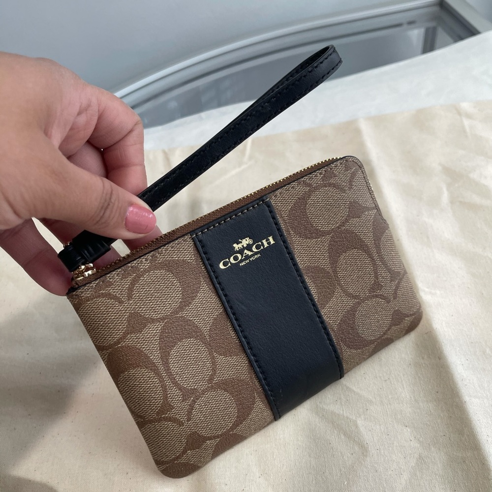 **SOLD** Coach Women Stripe Wristlet